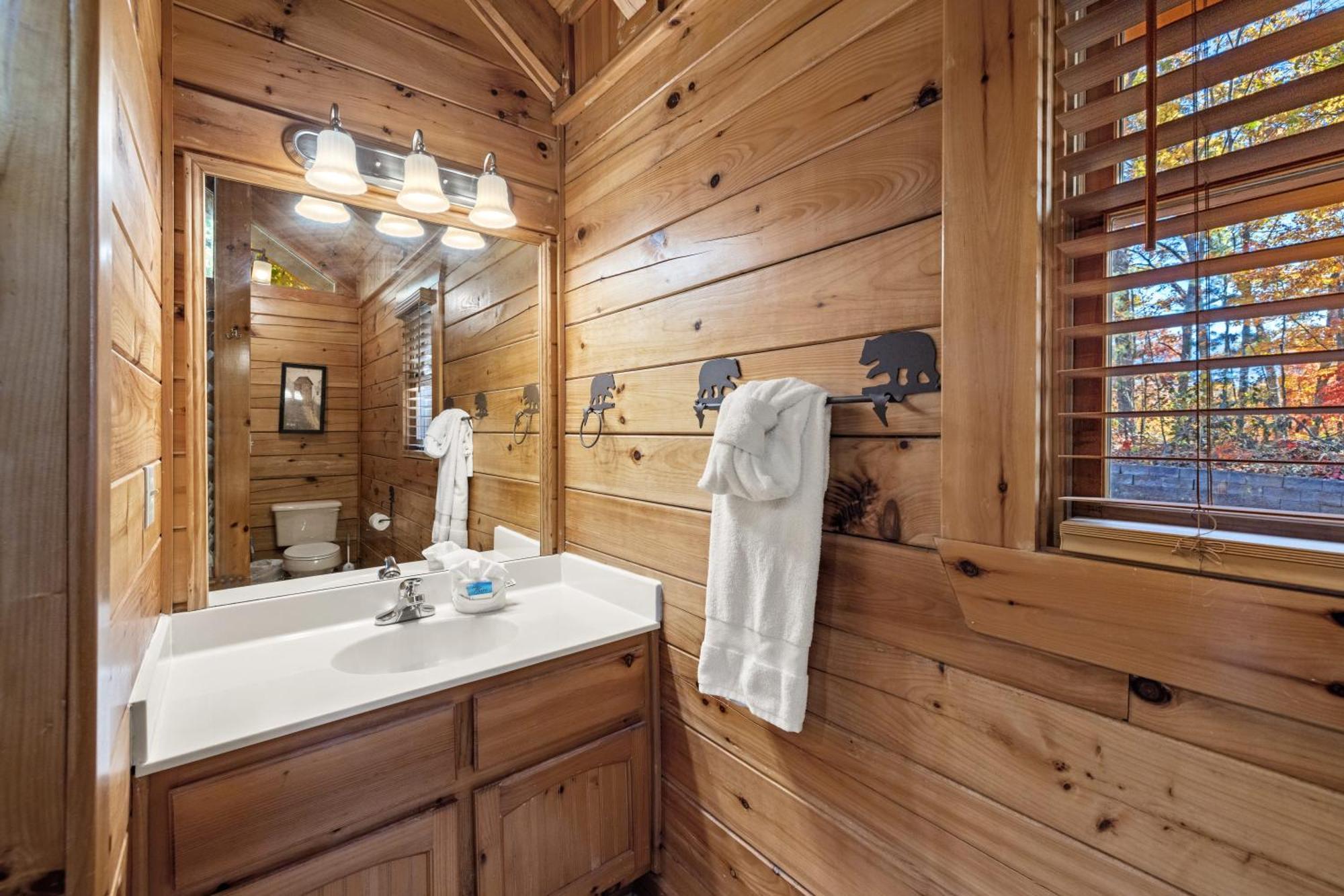 Moonlight Obsession A Dog Friendly 2 Bd 2 Bath Log Cabin Located 5 Miles From Downtown Gatlinburg Villa Exterior photo