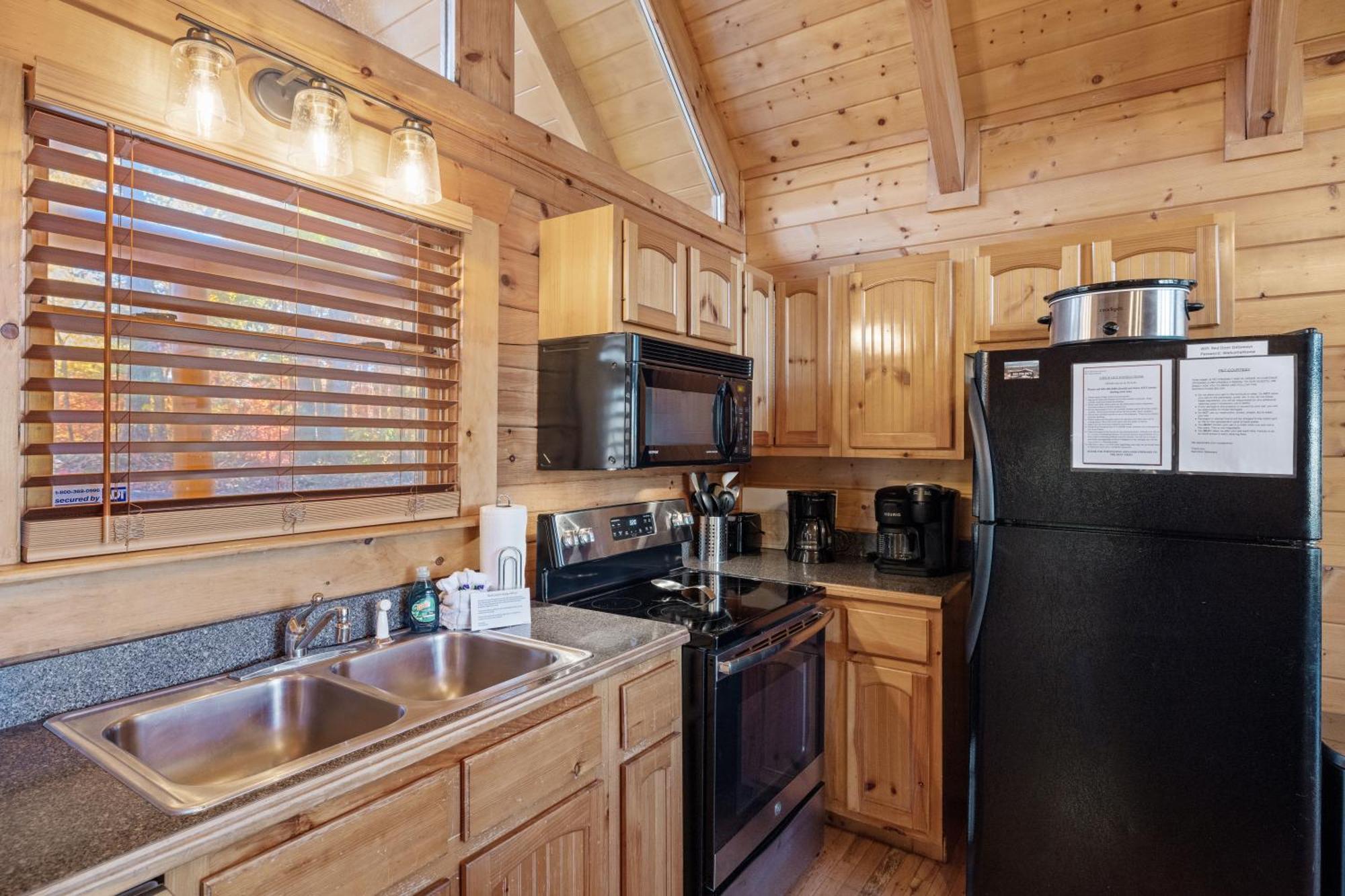 Moonlight Obsession A Dog Friendly 2 Bd 2 Bath Log Cabin Located 5 Miles From Downtown Gatlinburg Villa Exterior photo