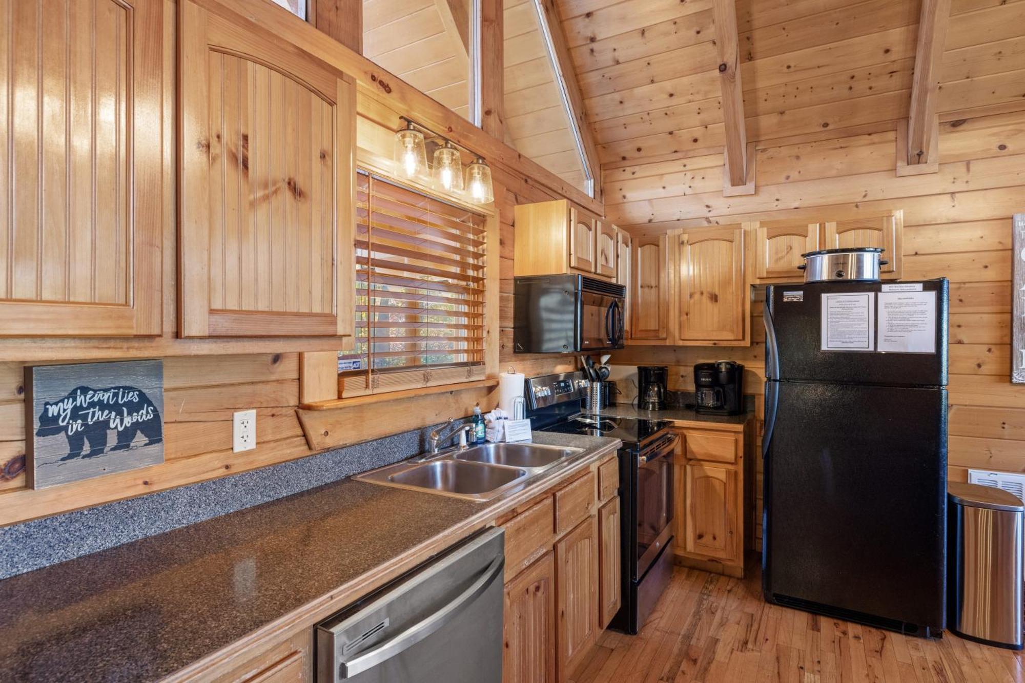 Moonlight Obsession A Dog Friendly 2 Bd 2 Bath Log Cabin Located 5 Miles From Downtown Gatlinburg Villa Exterior photo