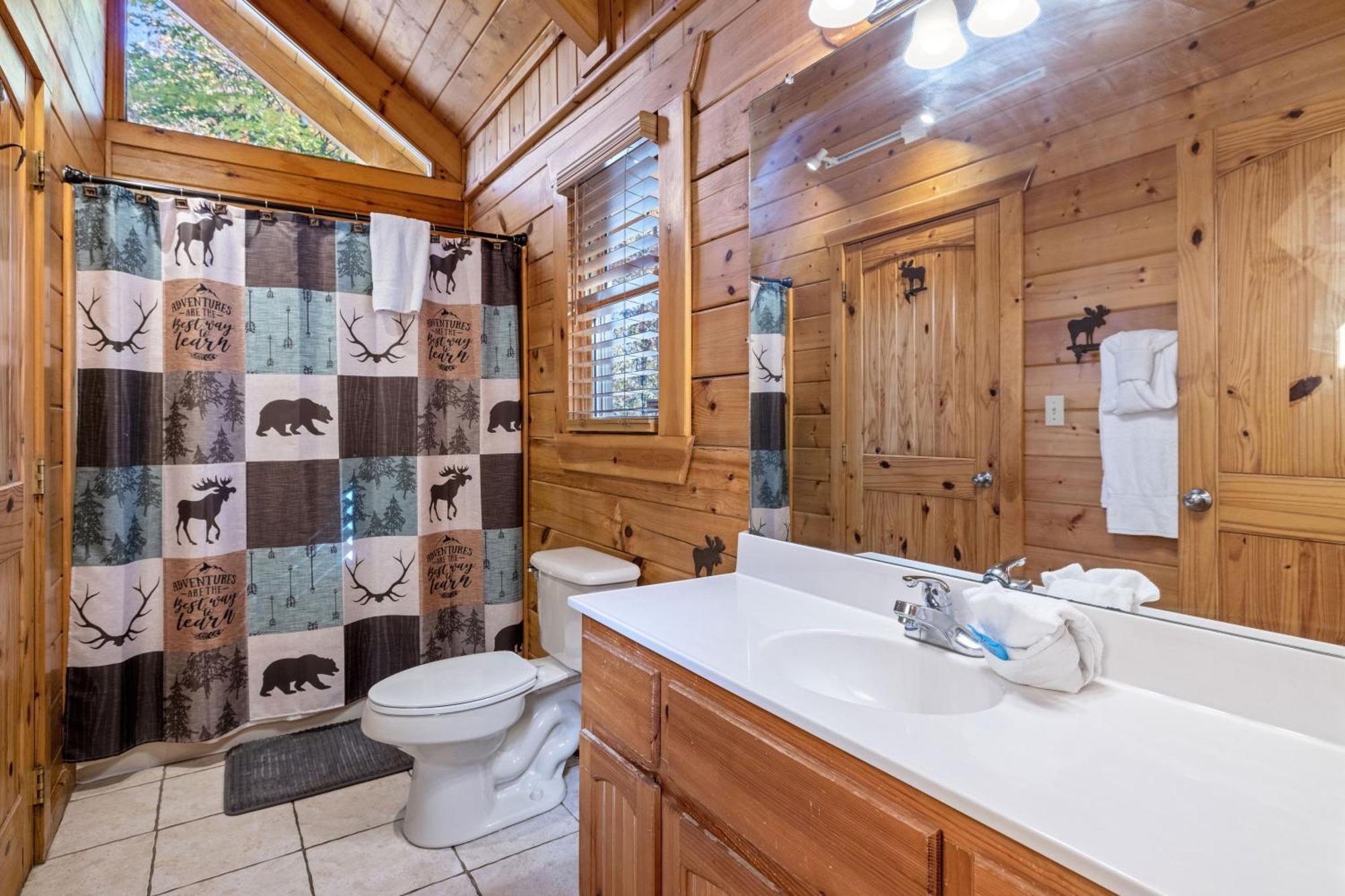 Moonlight Obsession A Dog Friendly 2 Bd 2 Bath Log Cabin Located 5 Miles From Downtown Gatlinburg Villa Exterior photo