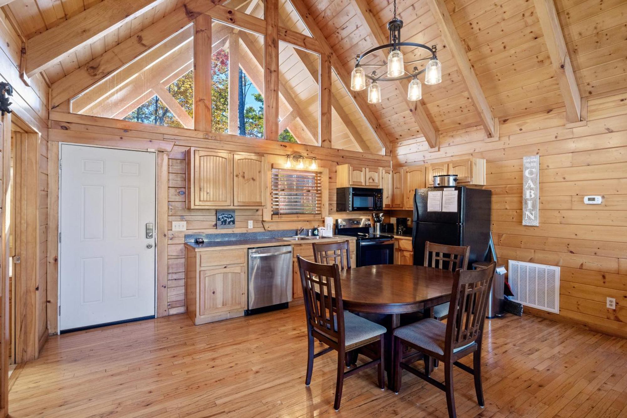 Moonlight Obsession A Dog Friendly 2 Bd 2 Bath Log Cabin Located 5 Miles From Downtown Gatlinburg Villa Exterior photo