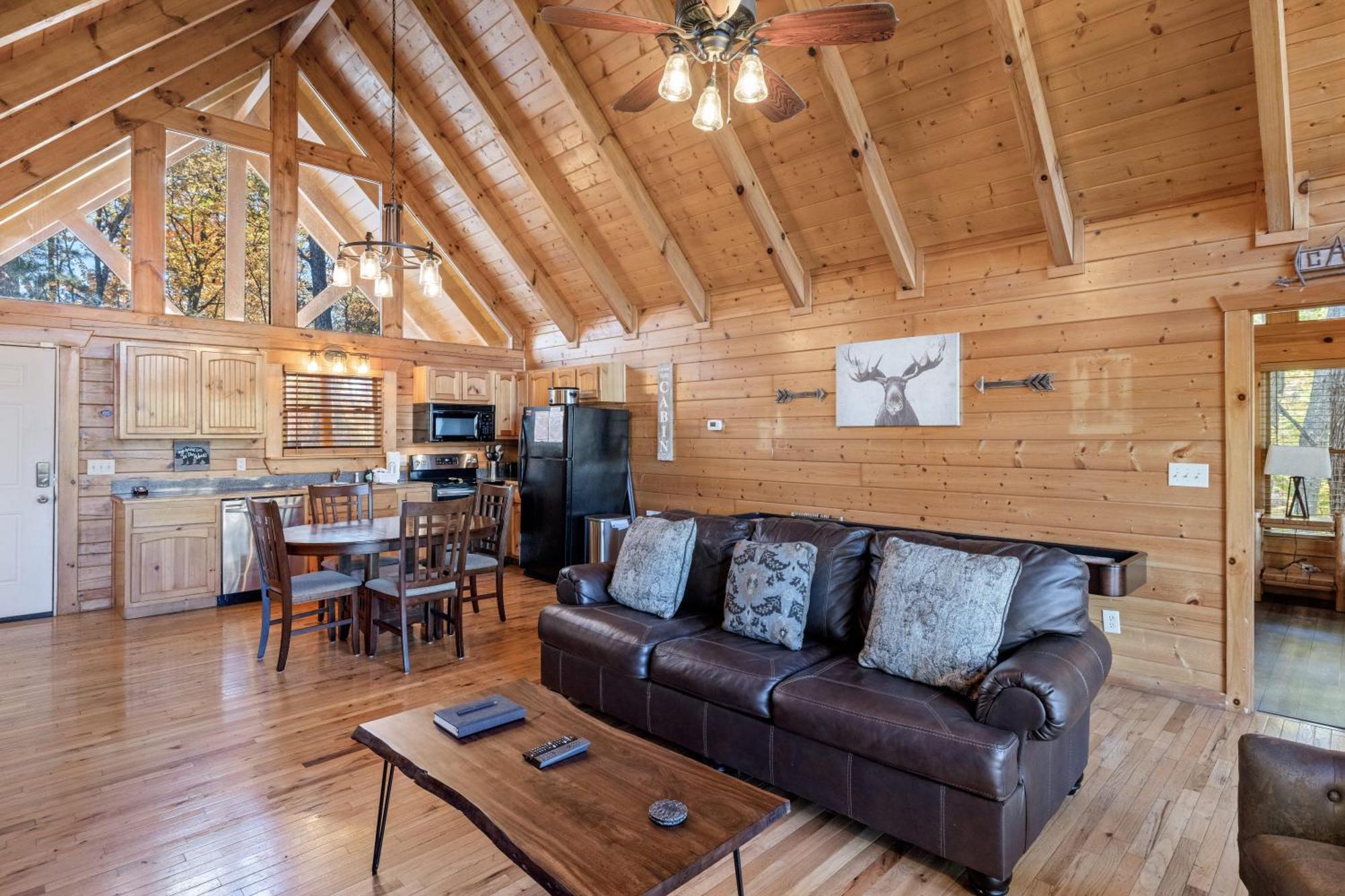 Moonlight Obsession A Dog Friendly 2 Bd 2 Bath Log Cabin Located 5 Miles From Downtown Gatlinburg Villa Exterior photo