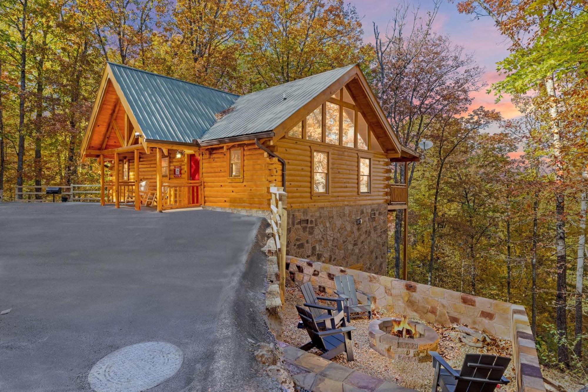 Moonlight Obsession A Dog Friendly 2 Bd 2 Bath Log Cabin Located 5 Miles From Downtown Gatlinburg Villa Exterior photo